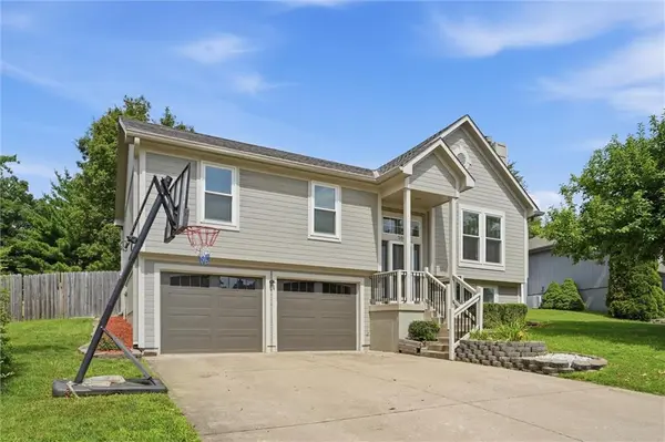 200 N Highland DR, Raymore, MO 64083