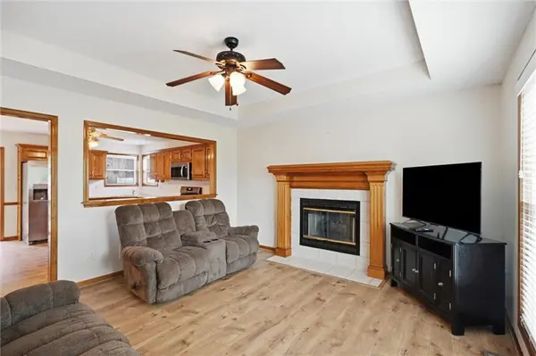 200 N Highland DR, Raymore, MO 64083