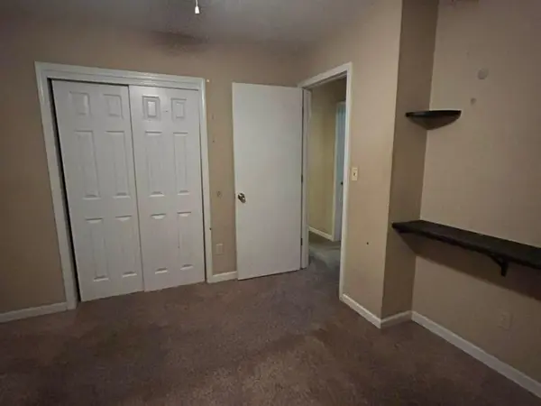 15201 E 48TH TER, Kansas City, MO 64136