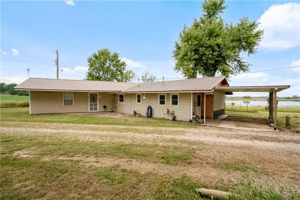 1698 9000 RD, Oswego, KS 67356