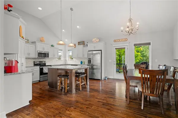 1804 NW 94th TER, Kansas City, MO 64155