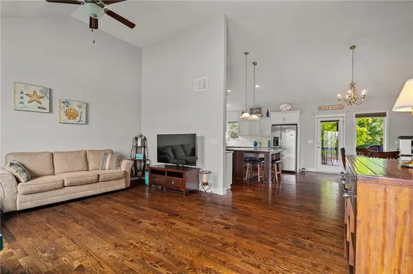 1804 NW 94th TER, Kansas City, MO 64155