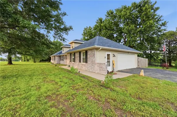 703 NE 102 P RD, Clinton, MO 64735