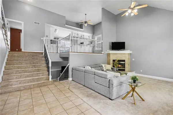 417 S Lakeshore DR, Raymore, MO 64083