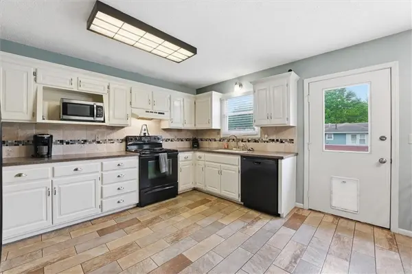 209 Dawn AVE, Belton, MO 64012