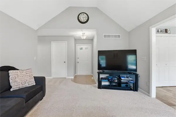 209 Dawn AVE, Belton, MO 64012