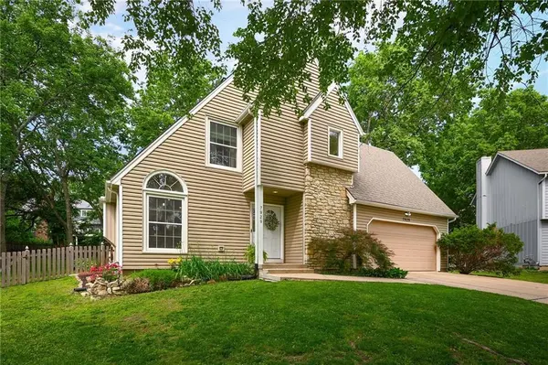 7929 W 113th TER, Overland Park, KS 66210