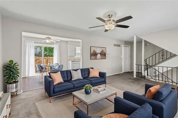 3723 NE Colonial DR, Lee's Summit, MO 64064
