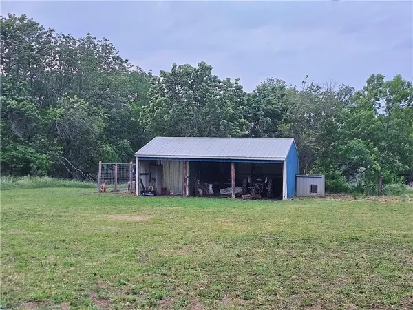 2020 West Virginia RD, Colony, KS 66015