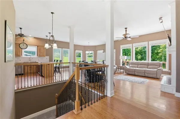 523 Brookwood LN, Raymore, MO 64083