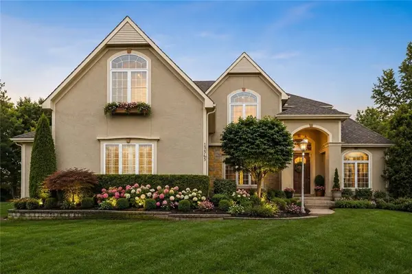 15565 S Gallery ST, Olathe, KS 66062