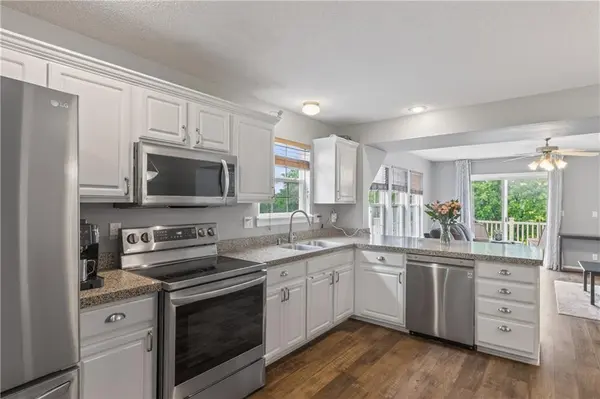 9770 N LEWIS AVE, Kansas City, MO 64157