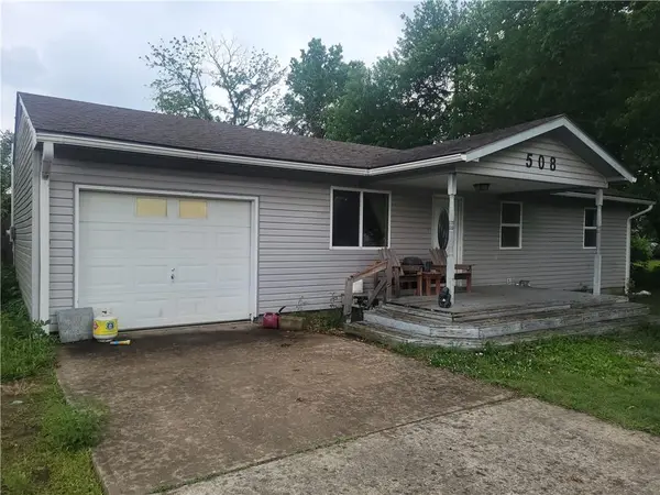 508 S Sinnet ST, Girard, KS 66743