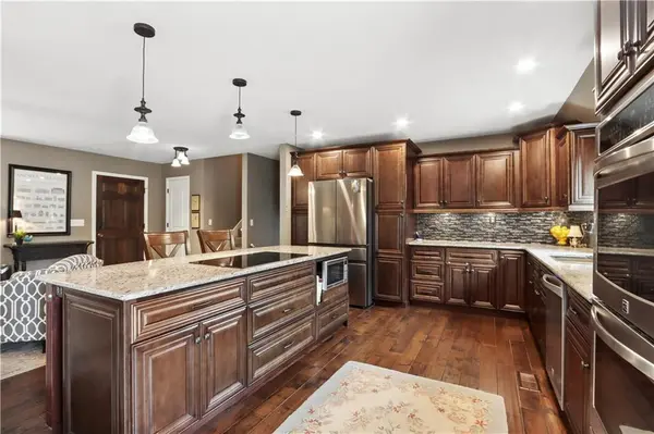 6911 E 128th ST, Grandview, MO 64030
