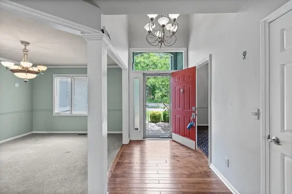 5820 Robinson LN, Overland Park, KS 66202