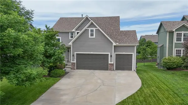 12450 S Crestone ST, Olathe, KS 66061