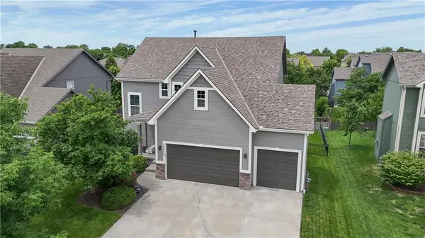 12450 S Crestone ST, Olathe, KS 66061