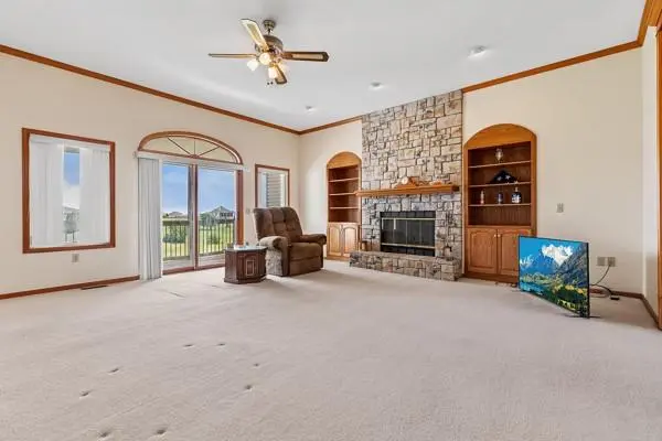 11111 Reinking RD, Kansas City, MO 64156