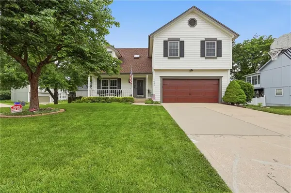 1685 N Sunset ST, Olathe, KS 66061