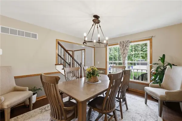 1685 N Sunset ST, Olathe, KS 66061