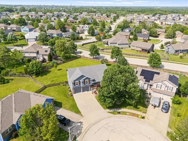 10914 N Laurel CT, Kansas City, MO 64157