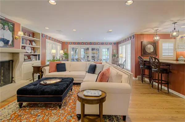 8446 Linden LN, Prairie Village, KS 66207