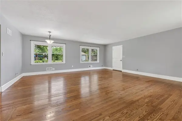 203 S Titus AVE, Excelsior Springs, MO 64024