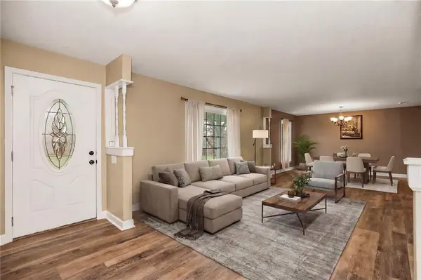 319 SE Ridgeview DR, Lee's Summit, MO 64063