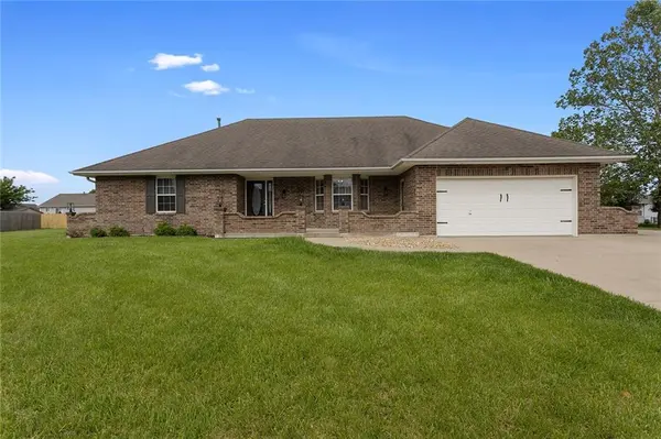 700 Mount Hope CIR, Odessa, MO 64076