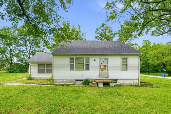 117 E 1st ST, Lawson, MO 64062