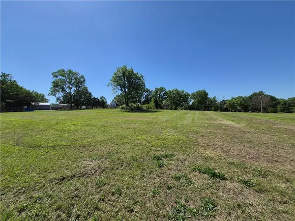 506 Douglas N/A, Longton, KS 67352