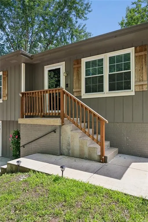 1506 Hawthorn CIR, Pleasant Hill, MO 64080
