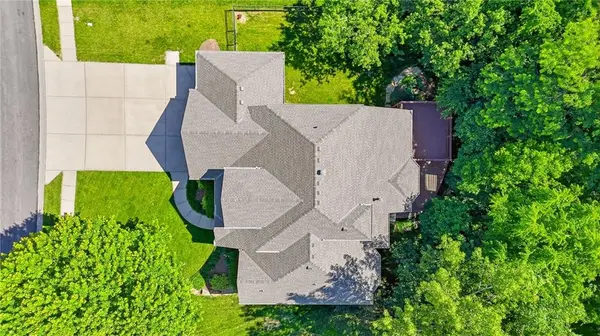 10209 River Hills CT, Parkville, MO 64152