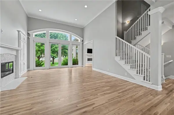 5802 W 140th TER, Overland Park, KS 66223
