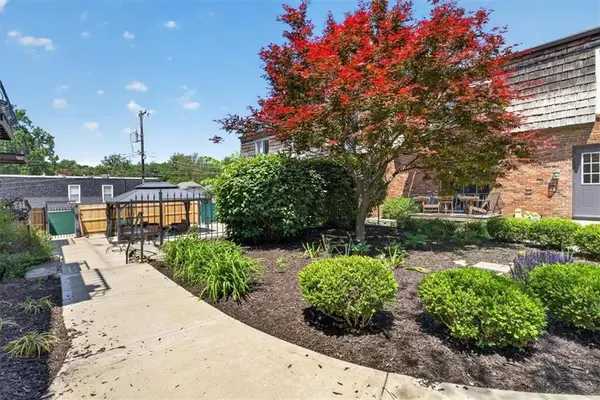 4430 Jarboe ST #2, Kansas City, MO 64111