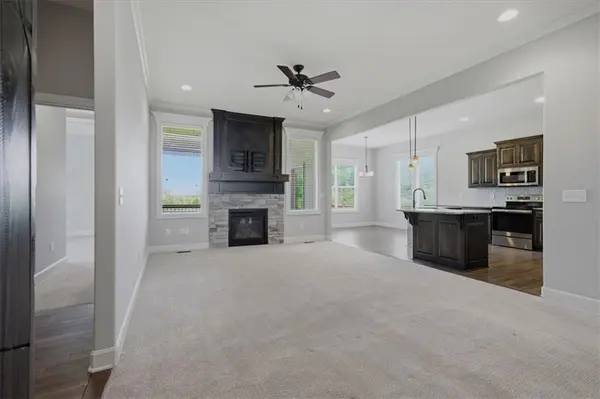 16748 S Skyview LN, Olathe, KS 66062