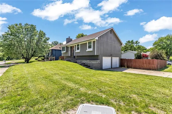 4012 S Marshall DR, Independence, MO 64055