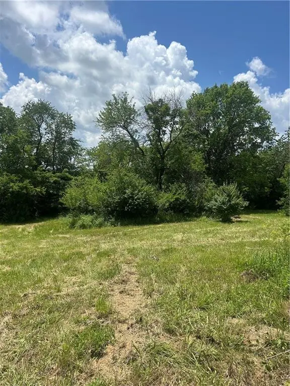 2630 Reno RD, Ottawa, KS 66067