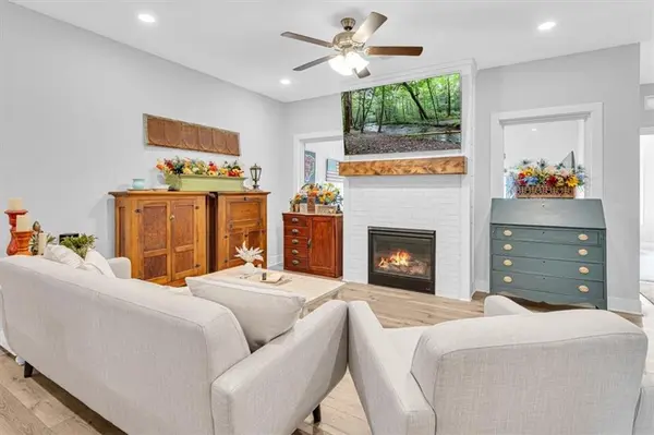 703 Ridge DR, Smithville, MO 64089