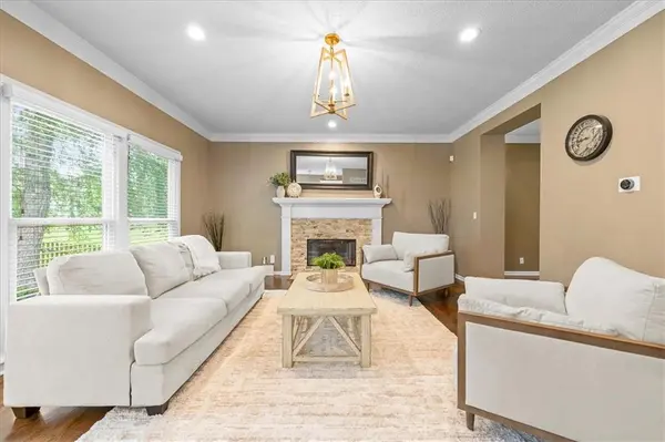 13802 Pembroke LN, Leawood, KS 66224