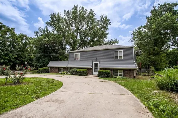 9251 Liggett RD, Kansas City, KS 66109