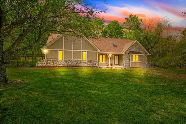 3020 S Bradford LN, Blue Springs, MO 64015
