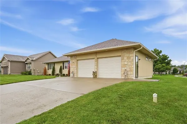 710 GAMMA GRASS PL, Raymore, MO 64083
