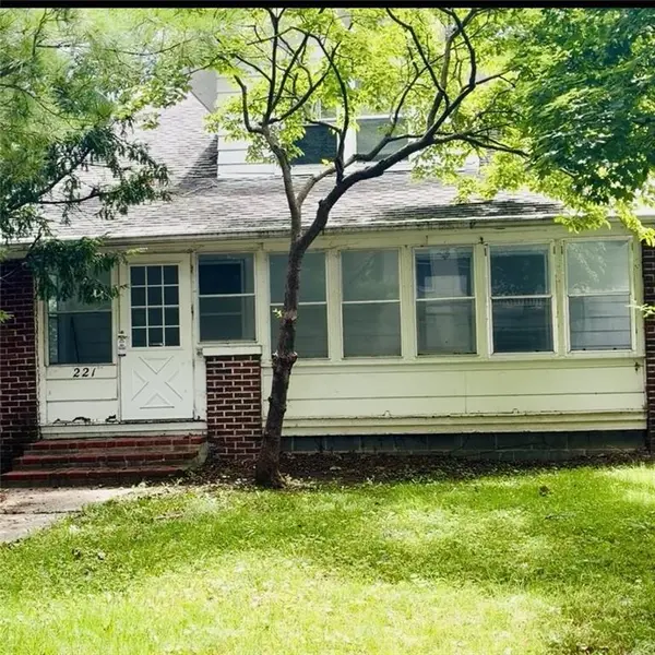 221 W Kansas ST, Liberty, MO 64068
