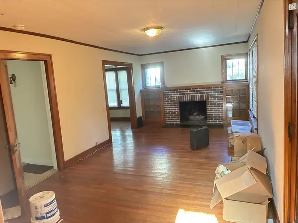 221 W Kansas ST, Liberty, MO 64068