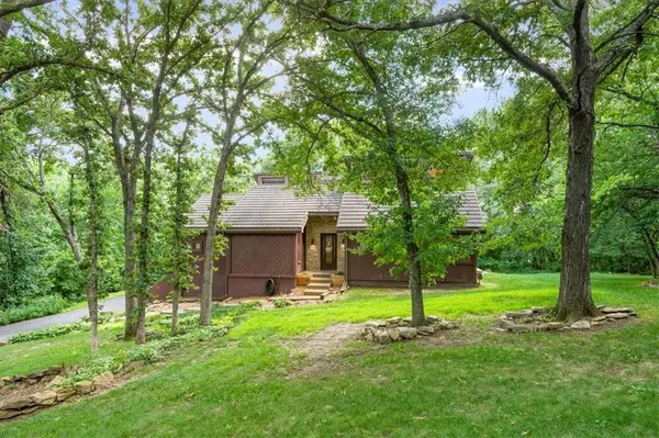 21101 Bittersweet DR, Lenexa, KS 66220