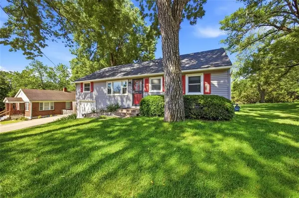 4816 Goodman ST, Shawnee, KS 66203