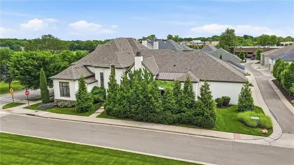 9320 Rosewood DR, Prairie Village, KS 66207