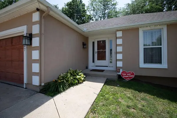 19507 E Woodsbury RD, Independence, MO 64058