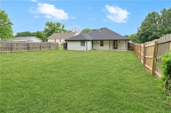 944 E Market ST, Warrensburg, MO 64093